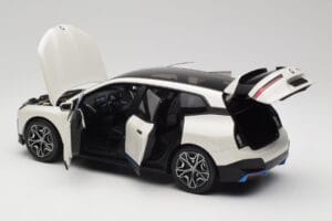 BMW iX Alpine White Minichamps 1:18 110023102 Metal — billede 5 af 8