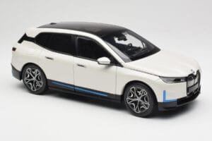 BMW iX Alpine White Minichamps 1:18 110023102 Metal — billede 6 af 8