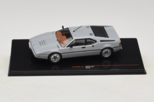 BMW M1 Grå IXO 1:43 CLC602N Metal
