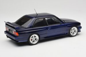 BMW M3 E30 Macau Blue IXO 1:18 18CMC122 Metal — billede 2 af 6