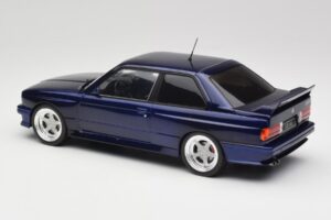 BMW M3 E30 Macau Blue IXO 1:18 18CMC122 Metal — billede 5 af 6