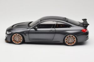 BMW M4 F82 GTS Mineral Grey Metallic Minichamps 1:18 110025222 Metal — billede 4 af 8