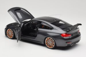 BMW M4 F82 GTS Mineral Grey Metallic Minichamps 1:18 110025222 Metal — billede 5 af 8