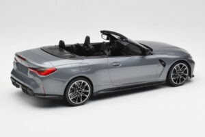 BMW M4 G82 Cabriolet Grey Metallic Minichamps 1:18 155021034 Metal — billede 2 af 6