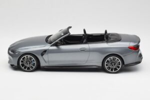 BMW M4 G82 Cabriolet Grey Metallic Minichamps 1:18 155021034 Metal — billede 3 af 6
