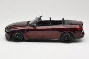 BMW M4 G83 Cabriolet Rød Metallic Minichamps 1:18 155021032 Metal — billede 3 af 6
