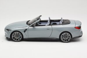 BMW M4 G83 Cabriolet Grey Metallic Minichamps 1:18 110021032 Metal — billede 4 af 8