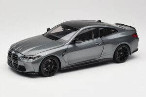 BMW M4 G82 Grå Metallic Minichamps 1:18 113020124 Metal
