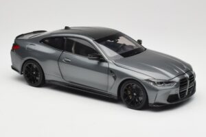 BMW M4 G82 Grå Metallic Minichamps 1:18 113020124 Metal — billede 6 af 8