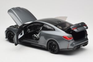 BMW M4 G82 Grå Metallic Minichamps 1:18 113020124 Metal — billede 7 af 8