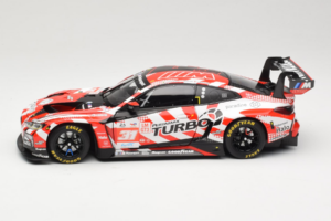 BMW M4 GT3 LMGT3 #31 D. Leung / S. Gelael / A. Farfus Team WRT 2nd Place 24 Hours of Le Mans 2024 Minichamps 1:18 113242431 M — billede 4 af 8