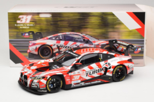 BMW M4 GT3 LMGT3 #31 D. Leung / S. Gelael / A. Farfus Team WRT 2nd Place 24 Hours of Le Mans 2024 Minichamps 1:18 113242431 M — billede 8 af 8