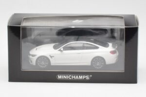 BMW M4 GTS F82 Hvid Med Grå Fælge Minichamps 1:43 410025221 Metal — billede 4 af 4