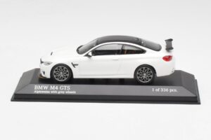 BMW M4 GTS F82 Hvid Med Grå Fælge Minichamps 1:43 410025221 Metal