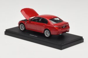 BMW M5 E60 Rød Kyosho 1:43 03503R Metal — billede 2 af 4