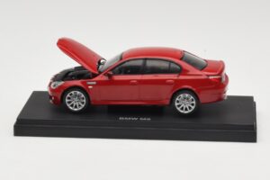 BMW M5 E60 Rød Kyosho 1:43 03503R Metal