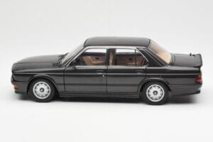 BMW M535i E28 Diamond Sort AUTOart 1:18 75162 Metal — billede 4 af 8