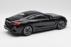 BMW M8 F92 Safir Sort Minichamps 1:18 110029021 Metal — billede 3 af 8
