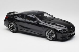 BMW M8 F92 Safir Sort Minichamps 1:18 110029021 Metal — billede 6 af 8