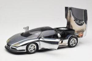 BMW Nazca M12 Chrome Silver Revell 1:18 08916 Metal — billede 2 af 8