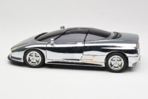 BMW Nazca M12 Chrome Silver Revell 1:18 08916 Metal — billede 4 af 8