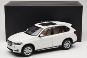 BMW X5 E70 Alpine White Paragon 1:18 PA-97073 Metal — billede 8 af 8