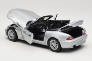 BMW Z3 Roadster 1.8 Sølv Forhandler Udgave UT Models 1:18 80439411712 Metal — billede 5 af 8