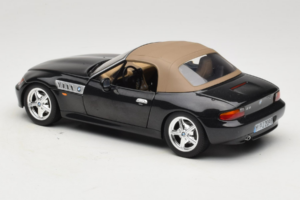 BMW Z3 Roadster Grøn Forhandler Udgave UT Models 1:18 80439411711 Metal — billede 7 af 8