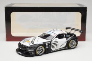 BMW Z4 #676 H. Stuck / J. Hennerici / D. Hurtgen Team Schubert Nürburgring 24 Hours 2006 AUTOart 1:18 80649 Metal — billede 6 af 6