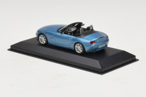 BMW Z4 E85 Cabriolet Light Blue Metallic Minichamps 1:43 BMW016 Metal — billede 3 af 4