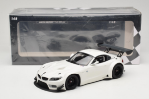 BMW Z4 GT3 E89 Hvid Minichamps 1:18 151122301 Metal — billede 6 af 6