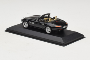 BMW Z8 Cabriolet Sort Minichamps 1:43 80420026607-R1 Metal — billede 3 af 4