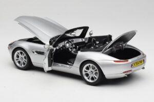 BMW Z8 E52 Cabriolet Sølv Kyosho 1:18 80432411551 Metal — billede 7 af 8