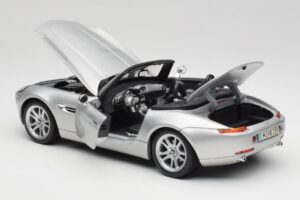 BMW Z8 E52 Titanium Silver Maisto 1:18 536896 Metal — billede 5 af 8