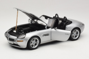 BMW Z8 Sølv 007 The World Is Not Enough AUTOart 1:18 70511 Metal — billede 2 af 8