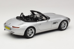BMW Z8 Sølv 007 The World Is Not Enough AUTOart 1:18 70511 Metal — billede 3 af 8