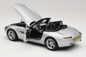 BMW Z8 Sølv 007 The World Is Not Enough AUTOart 1:18 70511 Metal — billede 5 af 8