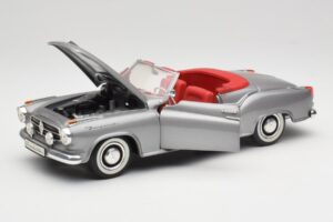 Borgward Isabella Cabriolet Sølv Revell 1:18 8411 Metal — billede 2 af 8