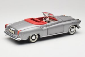 Borgward Isabella Cabriolet Sølv Revell 1:18 8411 Metal — billede 3 af 8