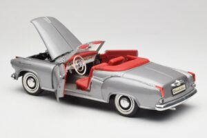 Borgward Isabella Cabriolet Sølv Revell 1:18 8411 Metal — billede 5 af 8