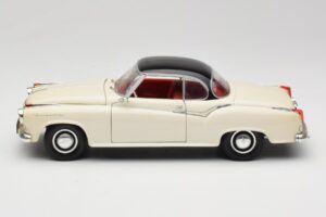 Borgward Isabella Coupe Hvid Revell 1:18 8859 Metal — billede 4 af 8