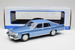 Cadillac Fleetwood Brougham Blå Metallic MCG 1:18 MCG18252 Metal — billede 6 af 6