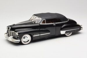 Cadillac Series 62 Sort Anson 1:18 30345 Metal