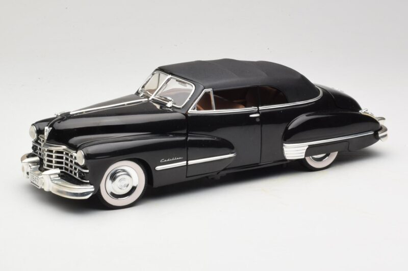 Cadillac Series 62 Sort Anson 1:18 30345 Metal