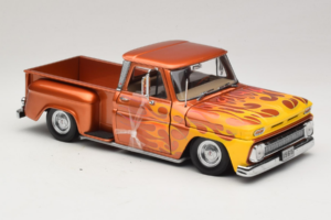 Chevrolet C-10 Stepside Pickup Lowrider Orange med Flamme Sun Star 1:18 1392 Metal — billede 4 af 6