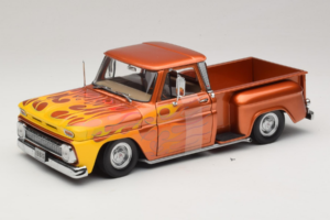 Chevrolet C-10 Stepside Pickup Lowrider Orange med Flamme Sun Star 1:18 1392 Metal