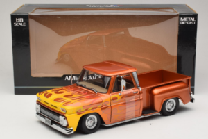 Chevrolet C-10 Stepside Pickup Lowrider Orange med Flamme Sun Star 1:18 1392 Metal — billede 6 af 6