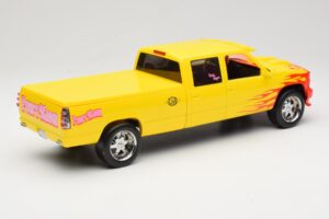 Chevrolet C2500 Silverado Pussy Wagon From Kill Bill Gul GreenLight 1:18 19015 Metal — billede 2 af 6