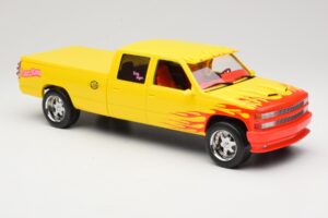Chevrolet C2500 Silverado Pussy Wagon From Kill Bill Gul GreenLight 1:18 19015 Metal — billede 4 af 6