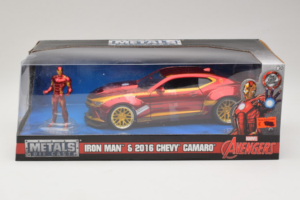 Chevrolet Camaro Iron Man Med Figur Metals Diecast 1:24 99724 Metal